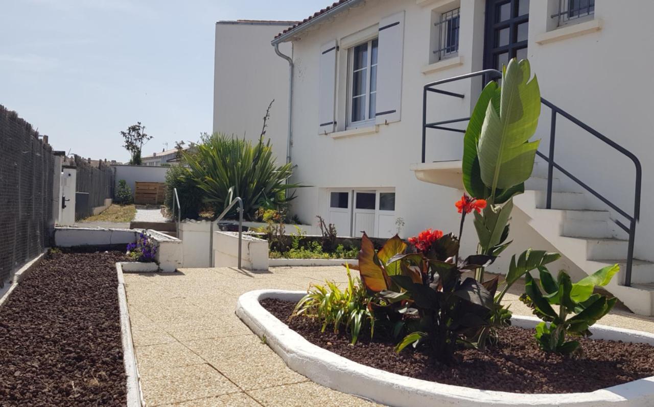 Charmante Maison De Vacances Villa Сен-Жил-Кроа-дьо-Ви Екстериор снимка